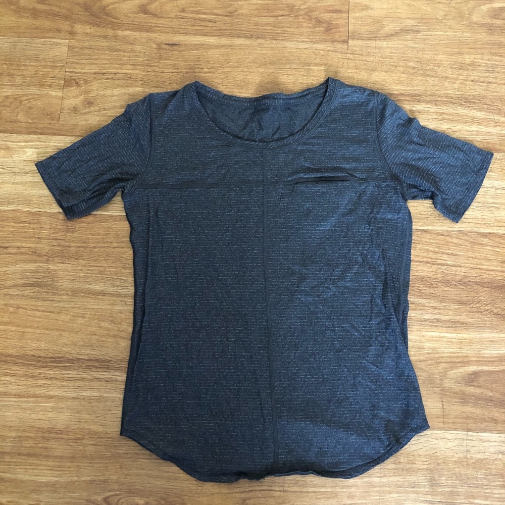 GREY SHORT SLEEVE LULULEMON SHIRT SZ 6
